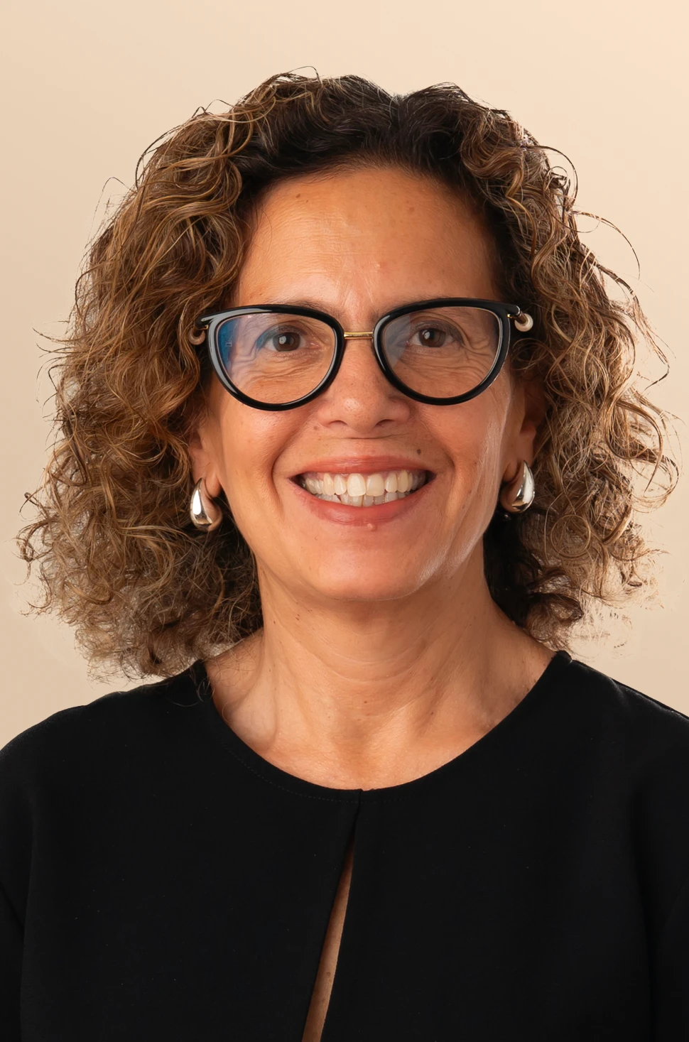 https://fluencia.pt/wp-content/uploads/2025/09/Marie-lou-portrait_png.webp